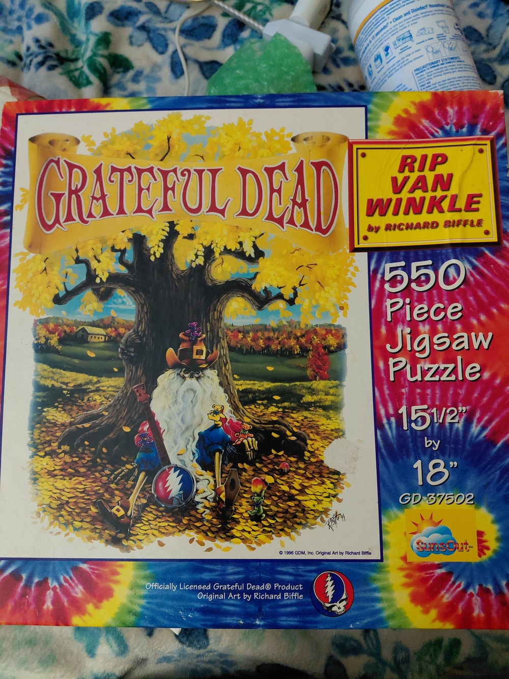 Grateful Dead Rip Van Winkle 550-Piece Jigsaw Puzzle - Tie-Dye Border